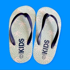 Kids flip flops NWOT